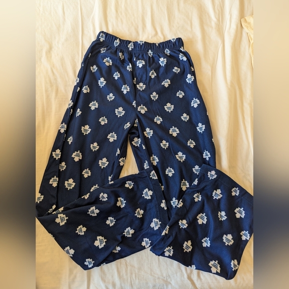 NHL Toronto Maple Leafs Hockey  Team Logo Print Pyjama Youth 14/16 Women S/M - Picture 8 of 12